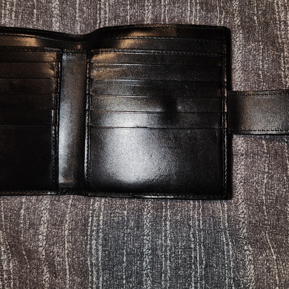 Authentic GUCCI - Suede and Leather Bi-Fold Wallet - Picture 10 of 14